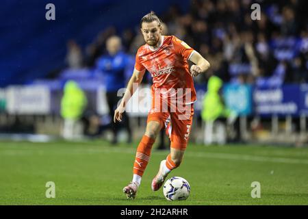 Reading, Royaume-Uni.20 octobre 2021.James mari #3 de Blackpool se brise avec le ballon à Reading, Royaume-Uni le 10/20/2021.(Photo de Mark Cosgrove/News Images/Sipa USA) crédit: SIPA USA/Alay Live News Banque D'Images