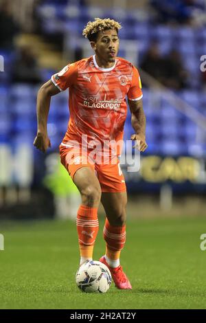 Reading, Royaume-Uni.20 octobre 2021.Jordan Gabriel #4 de Blackpool pendant le match à Reading, Royaume-Uni le 10/20/2021.(Photo de Mark Cosgrove/News Images/Sipa USA) crédit: SIPA USA/Alay Live News Banque D'Images