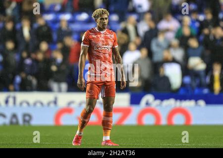 Reading, Royaume-Uni.20 octobre 2021.Jordan Gabriel #4 de Blackpool pendant le match à Reading, Royaume-Uni le 10/20/2021.(Photo de Mark Cosgrove/News Images/Sipa USA) crédit: SIPA USA/Alay Live News Banque D'Images