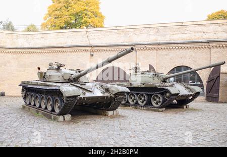 Poznan, Pologne - chars et équipements militaires sur la Citadelle de Poznan. Banque D'Images