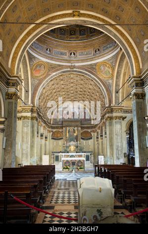 Milan.Italie.La fausse abside de Santa Maria presso San Satiro, de Donato Bramante, 1482-1486, un exemple précoce de trompe l'oeil en architecture. Banque D'Images