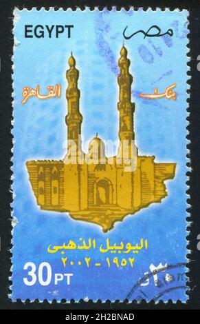 ÉGYPTE - VERS 2002 : timbre imprimé par l'Égypte, montre la mosquée, le minaret, vers 2002 Banque D'Images