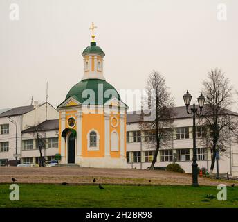 Suzdal, Russie - 3 octobre 2016.Ancienne église orthodoxe de Suzdal, Russie.L'Eglise orthodoxe de l'est est la deuxième plus grande église chrétienne, avec 220 moulin Banque D'Images