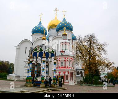 Suzdal, Russie - 3 octobre 2016.Ancienne église orthodoxe de Suzdal, Russie.L'Eglise orthodoxe de l'est est la deuxième plus grande église chrétienne, avec 220 moulin Banque D'Images