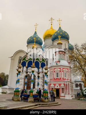 Suzdal, Russie - 3 octobre 2016.Ancienne église orthodoxe de Suzdal, Russie.L'Eglise orthodoxe de l'est est la deuxième plus grande église chrétienne, avec 220 moulin Banque D'Images