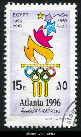 ÉGYPTE - VERS 1996 : timbre imprimé par l'Égypte, affiche l'emblème olympique, vers 1996 Banque D'Images