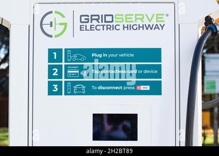 Un point de recharge Gridserve pour les véhicules électriques à la station-service Taunton Deane, octobre 2021. Banque D'Images