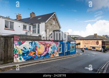 Une route dans la ville de Newquay en Cornwall. Banque D'Images