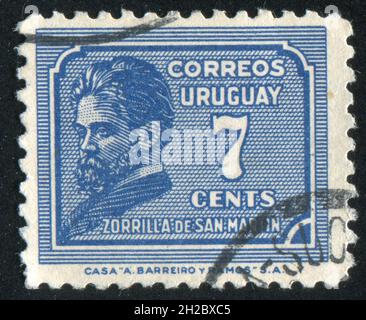 URUGUAY - VERS 1932: Timbre imprimé par l'Uruguay, montre Juan Zorrilla de San Martin, poète uruguayen, vers 1932 Banque D'Images