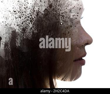 Portrait de profil d'une femme combiné à des éclaboussures d'encre noire.Peinture. Banque D'Images