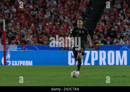 20 octobre 2021.Lisbonne, Portugal.Bayern Munich défenseur de France Lucas Hernandez (21) en action pendant le match du 3e tour du Groupe E pour la Ligue des champions de l'UEFA, Benfica vs Barcelone crédit: Alexandre de Sousa/Alay Live News Banque D'Images