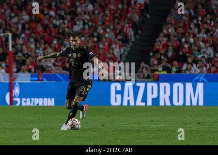 20 octobre 2021.Lisbonne, Portugal.Bayern Munich défenseur de France Lucas Hernandez (21) en action pendant le match du 3e tour du Groupe E pour la Ligue des champions de l'UEFA, Benfica vs Barcelone crédit: Alexandre de Sousa/Alay Live News Banque D'Images