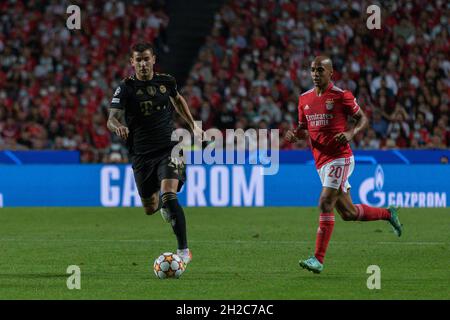 20 octobre 2021.Lisbonne, Portugal.Bayern Munich défenseur de France Lucas Hernandez (21) en action pendant le match du 3e tour du Groupe E pour la Ligue des champions de l'UEFA, Benfica vs Barcelone crédit: Alexandre de Sousa/Alay Live News Banque D'Images