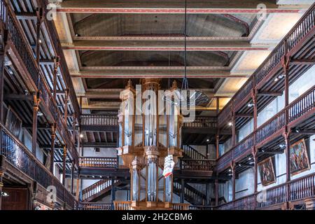 Le 13 mars 1875, le compositeur français Maurice Ravel est baptisé à l'église Saint-Vincent, l'église paroissiale de Ciboure, où il est né Banque D'Images