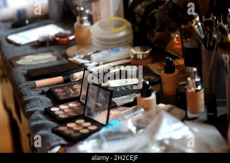 Vues générales du balisage prêt à être utilisé sur les modèles et les mariées à Londres, Royaume-Uni. Banque D'Images