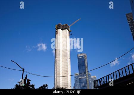 New York, NY, États-Unis - 21 octobre 2021 : construction en cours de l'hôtel Aloft au 450 Elevth Ave Banque D'Images