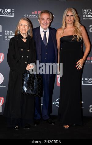 Rome, Italie.20 octobre 2021.Tiziana Rocca avec Remo Girone et Victoria Zinny crédit: Agence de photo indépendante/Alamy Live News Banque D'Images