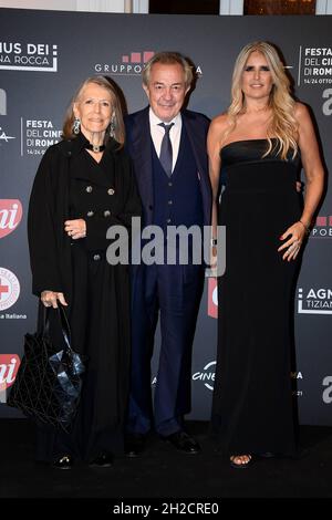 Rome, Italie.20 octobre 2021.Tiziana Rocca avec Remo Girone et Victoria Zinny crédit: Agence de photo indépendante/Alamy Live News Banque D'Images