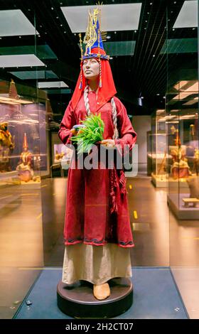 Reconstruction de vêtements de femme noble, 4-3 siècle av. J.-C.Depuis le quartier d'Urjar, Kazakhstan oriental.Musée national, Nur-Sultan Banque D'Images