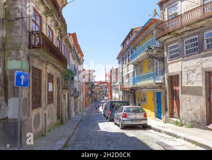 Porto, Portugal - 15 juin 2018 : rue Rua de S Miguel. Banque D'Images