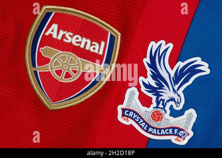 Gros plan sur l'écusson du club Arsenal et Crystal Palace. Banque D'Images