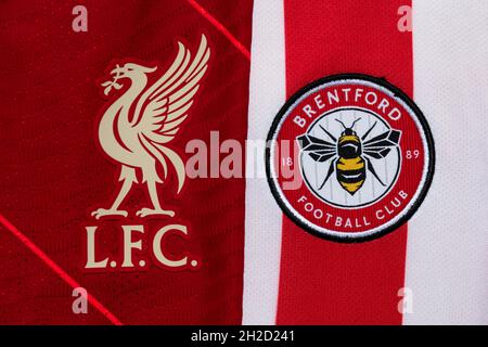 Gros plan sur l'écusson du club de Liverpool et Brentford. Banque D'Images