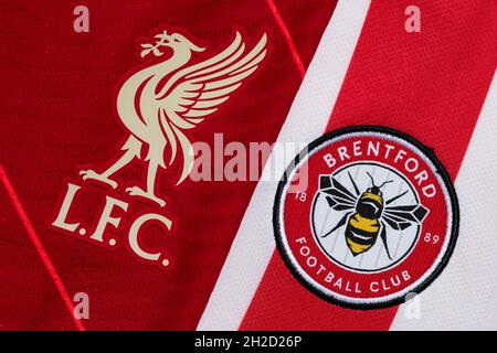 Gros plan sur l'écusson du club de Liverpool et Brentford. Banque D'Images