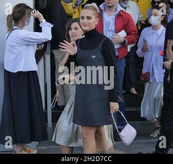 Tenue de rue Valentina Ferragni après le défilé de mode Prada pendant la semaine de la mode de Milan 2021/2022 Banque D'Images