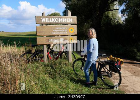 Panneau du parc national, Grieben, île de Hiddensee, Mer Baltique, Mecklenburg-Pomerania,Allemagne, Europe Banque D'Images