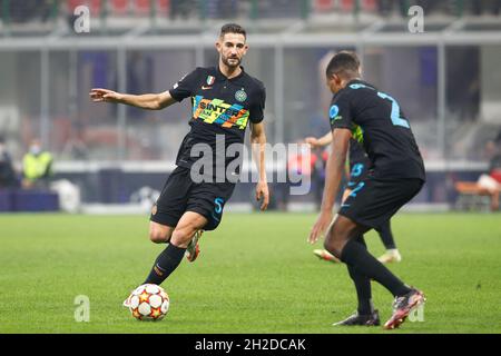 Italie.19 octobre 2021.Italie, Milan, oct 19 2021: Roberto Gagliardini (Inter milieu de terrain) passe tiré sur la cour avant dans la seconde moitié pendant le match de football FC INTER vs SHERIFF, UCL matchday3, San Siro stade (photo de Fabrizio Andrea Bertani/Pacific Press/Sipa USA) crédit: SIPA USA/Alay Live News Banque D'Images