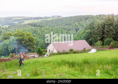 Vue sur les terres agricoles du village de High Bickington, Devon, Angleterre, Royaume-Uni. Banque D'Images