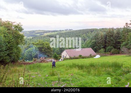 Vue sur les terres agricoles du village de High Bickington, Devon, Angleterre, Royaume-Uni. Banque D'Images