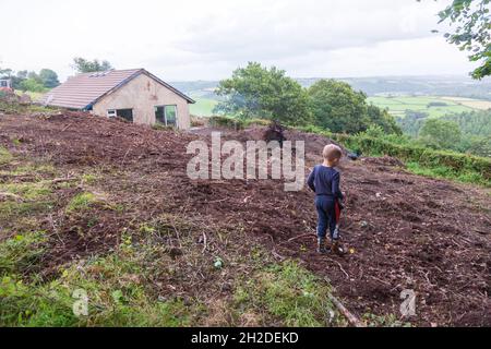 Vue sur les terres agricoles du village de High Bickington, Devon, Angleterre, Royaume-Uni. Banque D'Images