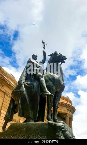 SYDNEY, AUSTRALIE - 17 septembre 2021 : statue en bronze de l'Horseman à l'extérieur de la galerie d'art de NSW à Sydney, Austr Banque D'Images