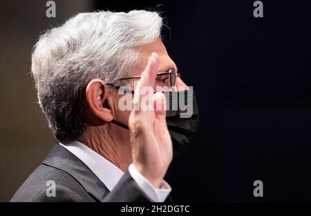 Le procureur général DES ÉTATS-UNIS Merrick Garland a prêté serment pour témoigner devant l'audience de surveillance de la Commission judiciaire de la Chambre des représentants du département de la Justice des États-Unis, à Capitol Hill à Washington, DC, Etats-Unis, le 21 octobre 2021.(Photo par Pool/Sipa USA) Banque D'Images