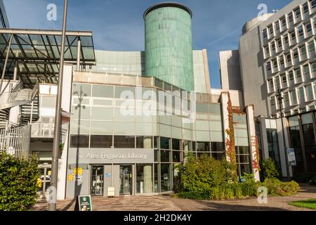L'entrée de la bibliothèque Sir Alex Ferguson récemment rebaptisée à l'Université Caledonian de Glasgow, en Écosse. Banque D'Images