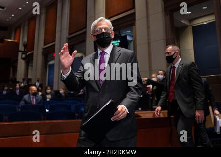 LE procureur général AMÉRICAIN Merrick Garland arrive à comparaître devant l'audience de surveillance de la Commission judiciaire de la Chambre des représentants du Département de la Justice des États-Unis, à Capitol Hill à Washington, DC, Etats-Unis, 21 octobre 2021.Credit: Michael Reynolds / Pool via CNP /MediaPunch Banque D'Images