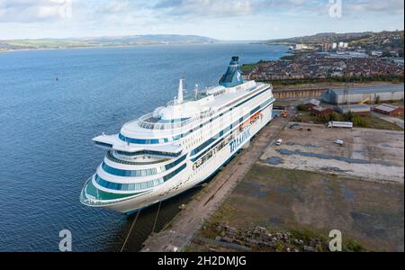 Greenock, Écosse, Royaume-Uni.21 octobre 2021.En raison d'une grave pénurie de logements pour les délégués participant à la prochaine Conférence des Nations Unies sur les changements climatiques COP26 à Glasgow, deux croisements de Tallink sont arrivés sur le Clyde pour aider à atténuer la situation.Pic; l'estonien a marqué Silja Europa amarré aujourd'hui à Greenock.Iain Masterton/Alay Live News. Banque D'Images