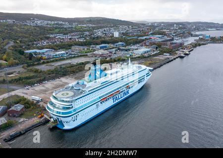 Greenock, Écosse, Royaume-Uni.21 octobre 2021.En raison d'une grave pénurie de logements pour les délégués participant à la prochaine Conférence des Nations Unies sur les changements climatiques COP26 à Glasgow, deux croisements de Tallink sont arrivés sur le Clyde pour aider à atténuer la situation.Pic; l'estonien a marqué Silja Europa amarré aujourd'hui à Greenock.Iain Masterton/Alay Live News. Banque D'Images