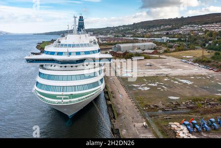 Greenock, Écosse, Royaume-Uni.21 octobre 2021.En raison d'une grave pénurie de logements pour les délégués participant à la prochaine Conférence des Nations Unies sur les changements climatiques COP26 à Glasgow, deux croisements de Tallink sont arrivés sur le Clyde pour aider à atténuer la situation.Pic; l'estonien a marqué Silja Europa amarré aujourd'hui à Greenock.Iain Masterton/Alay Live News. Banque D'Images