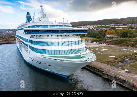 Greenock, Écosse, Royaume-Uni.21 octobre 2021.En raison d'une grave pénurie de logements pour les délégués participant à la prochaine Conférence des Nations Unies sur les changements climatiques COP26 à Glasgow, deux croisements de Tallink sont arrivés sur le Clyde pour aider à atténuer la situation.Pic; l'estonien a marqué Silja Europa amarré aujourd'hui à Greenock.Iain Masterton/Alay Live News. Banque D'Images