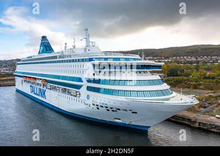 Greenock, Écosse, Royaume-Uni.21 octobre 2021.En raison d'une grave pénurie de logements pour les délégués participant à la prochaine Conférence des Nations Unies sur les changements climatiques COP26 à Glasgow, deux croisements de Tallink sont arrivés sur le Clyde pour aider à atténuer la situation.Pic; l'estonien a marqué Silja Europa amarré aujourd'hui à Greenock.Iain Masterton/Alay Live News. Banque D'Images