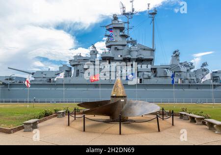 L'un des quatre hélices du cuirassé USS Alabama au Battleship Memorial Park de Mobile, Alabama Banque D'Images