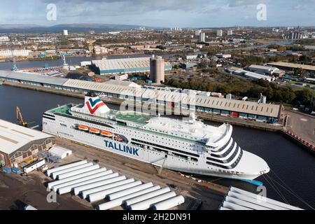 Glasgow, Écosse, Royaume-Uni.21 octobre 2021.En raison d'une grave pénurie de logements pour les délégués participant à la prochaine Conférence des Nations Unies sur les changements climatiques COP26 à Glasgow, deux ferries RO-RO sont arrivés sur le Clyde pour aider à atténuer la situation.Pic; le Romantika letton est déjà amarré aux quais de George V à Glasgow.Iain Masterton/Alay Live News. Banque D'Images