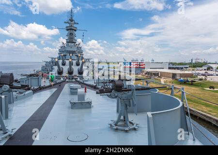 16 pouces, 45 calibres Big Guns sur le cuirassé USS Alabama Museum au Battleship Memorial Park à Mobile, Alabama Banque D'Images