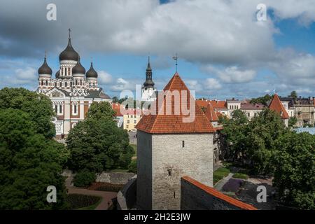 Vue aérienne de la cathédrale Alexandre Nevsky et de la tour de la Maiden - Tallinn, Estonie Banque D'Images