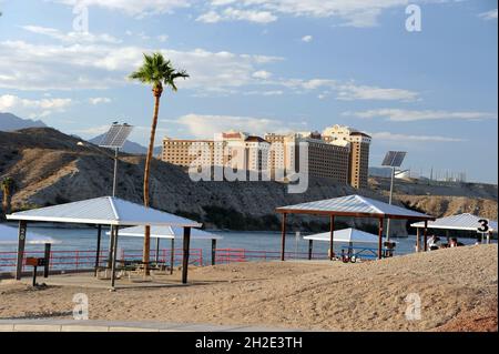 Vue sur le fleuve Colorado, Bullhead City, Arizona. Banque D'Images