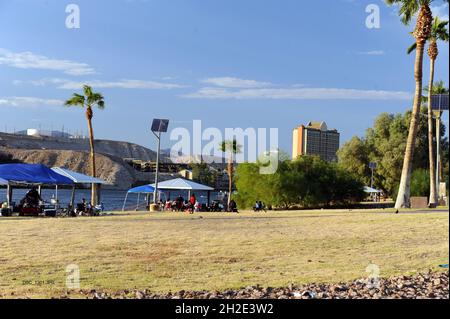 Vue sur le fleuve Colorado, Bullhead City, Arizona. Banque D'Images