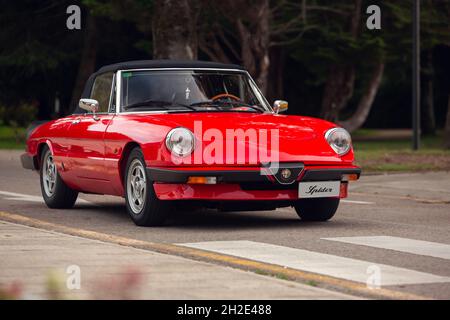 Reocin, Cantabria, Espagne - 2 octobre 2021 : exposition de véhicules classiques.Le 1989 Alfa Romeo Spider Veloce est un roadster produit par l'Italien ma Banque D'Images