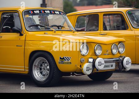 Reocin, Cantabria, Espagne - 2 octobre 2021 : exposition de véhicules classiques.La Renault 8 a été produite par l'usine française Renault dans les années 1960 Banque D'Images